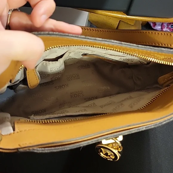 MK crossbody bag - Picture 2 of 8